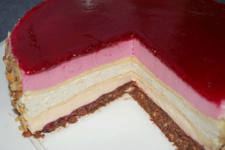 besondere und außergewöhnliche Käsetorte: mehrfarbige Torte 