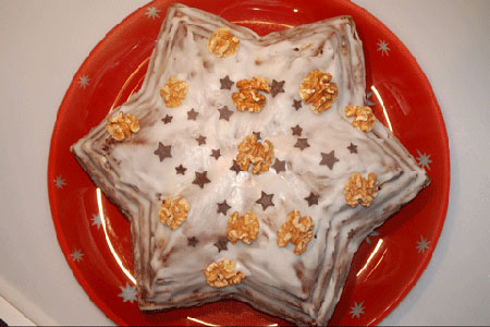 Weihnachtskuchen - Rezept bunter Kuchen mit Pfirsichen und Walnüssen