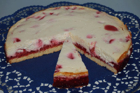 Quarkkuchen mit Erdbeeren, Erdbeerquark-Kuchen mit selbstgekochten Erdbeer-Kompott
