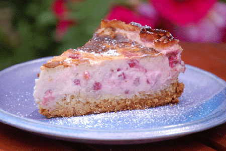 Schmandkuchen mit Johannisbeeren und Roter Schorle