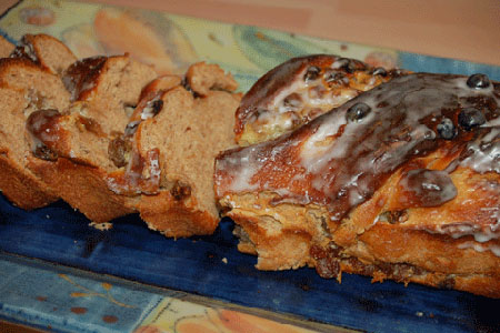 Rezept Vanille-Striezel wie aus Österreich und dem Schwabenland. Striezelrezept mit Rosinen und Vanillepudding.