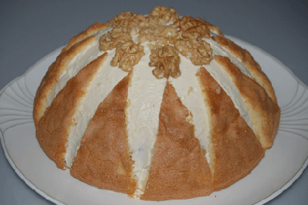 eine Torte als Hingucker: schöne Tortenidee für eine Walnusstorte als Kuppeltorte